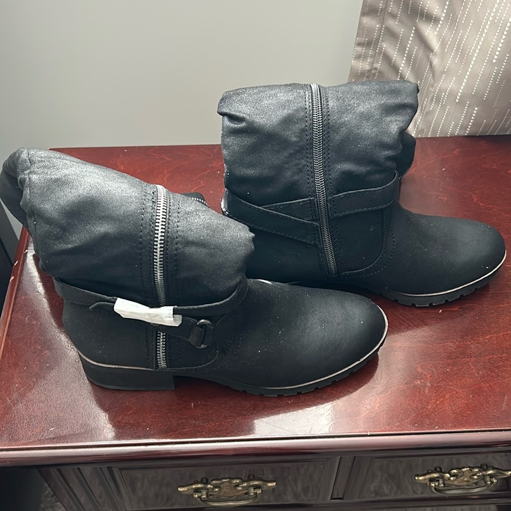SO black boots never been worn